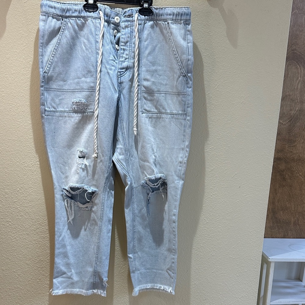 Free People Distressed Denim Jogger Pants Women’s Medium Light Wash Cropped Raw